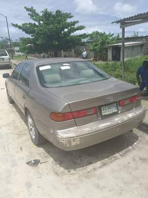 A picture of 1999 Toyota Carmry