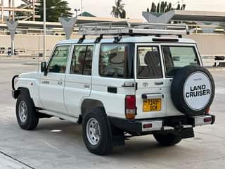A picture of TOYOTA LANDCRUISER LX