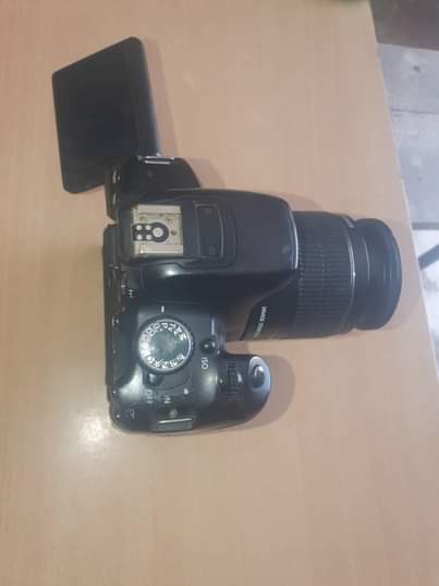 A picture of D650 na grip yake njoo na 650k