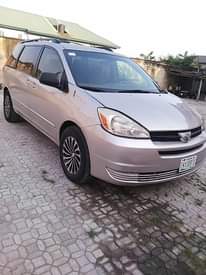 A picture of Toks standard 05 Toyota sienna
