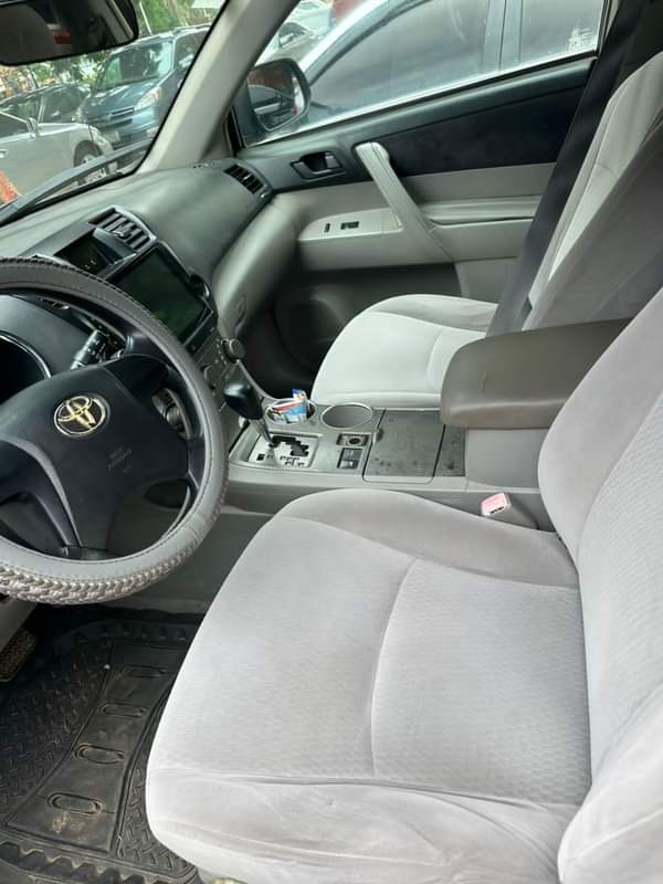 A picture of Clean registered Toyota Highlander 2008 model Price 9m Location Abuja