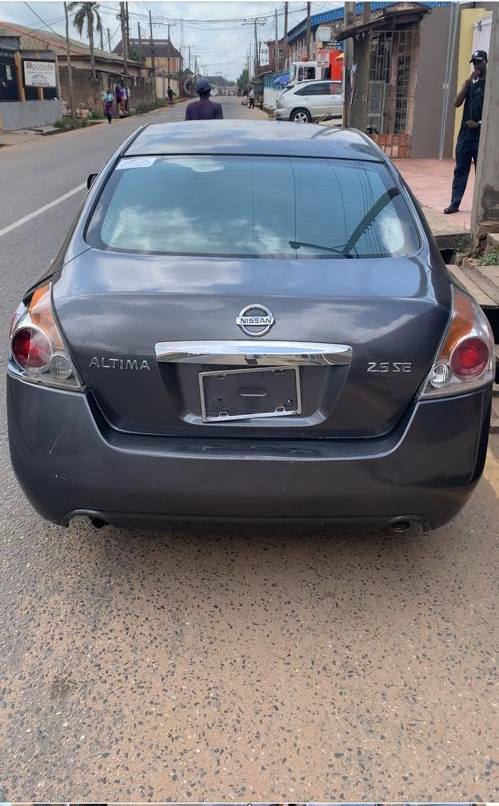 A picture of Nissan Altima 2010.