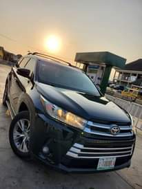 A picture of 8month used Toyota Highlander xle premium edition fullest option pure