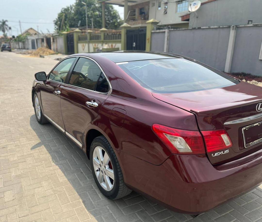 A picture of Lexus es350 2008 sharp