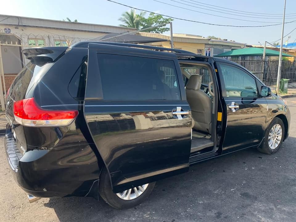 A picture of Toyota Sienna 2012 model