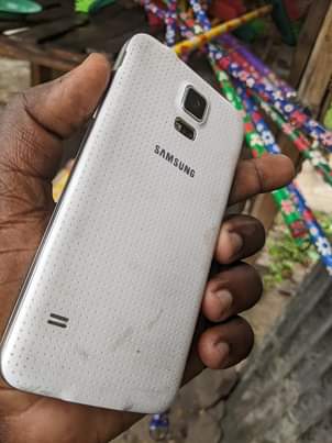 A picture of SAMSUNG S5