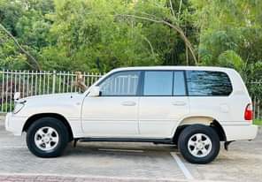 A picture of Toyota land cruise amazon bei milion48 ipo dar piga cm
