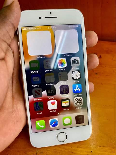 A picture of Iphone 7plain 32gb 165 000 tu