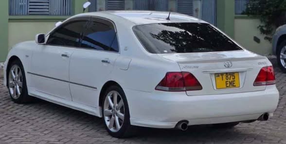 A picture of TOYOTA CROWN ATHLETE