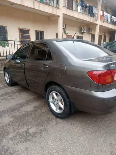 A picture of 2004 Toyota Corolla LE 3.3m only