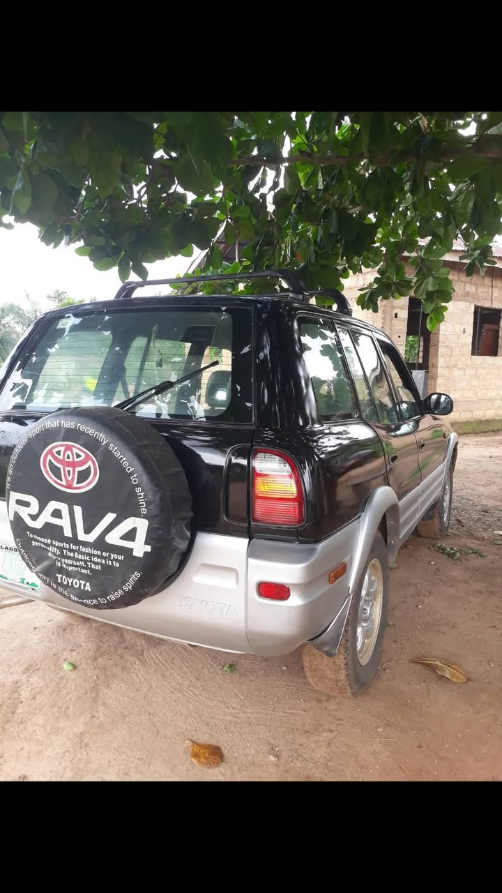 A picture of 2000 Toyota rav4