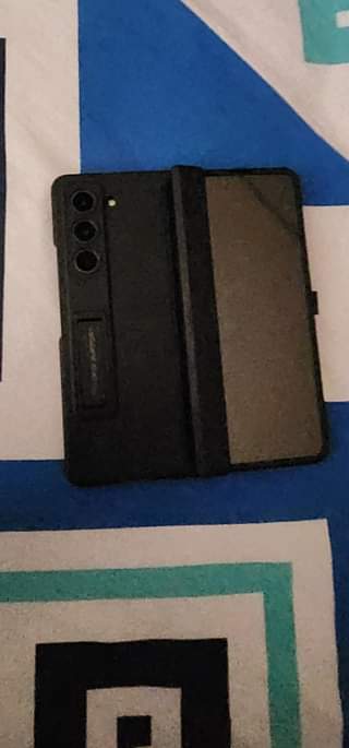 A picture of Samsung galaxy fold 5