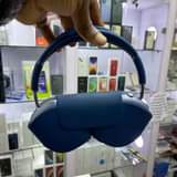 A picture of Airpods max at 250000