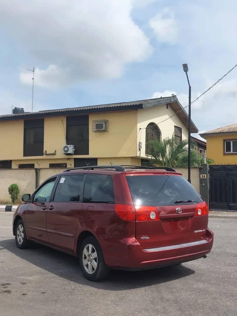 A picture of Toyota Sienna