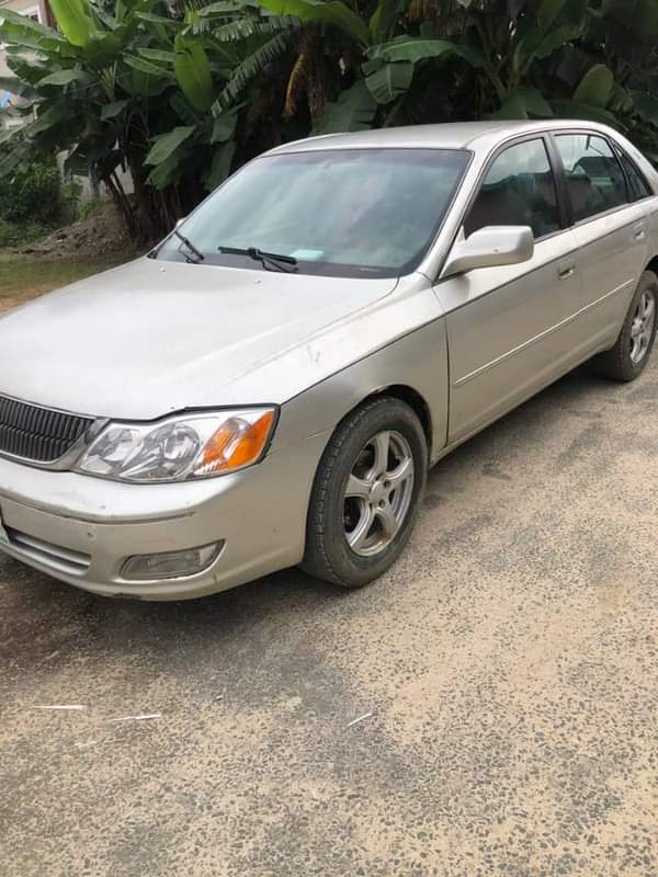 A picture of Toyota Toyota Avalon Dashboard First body Belgium Engine Gear Box