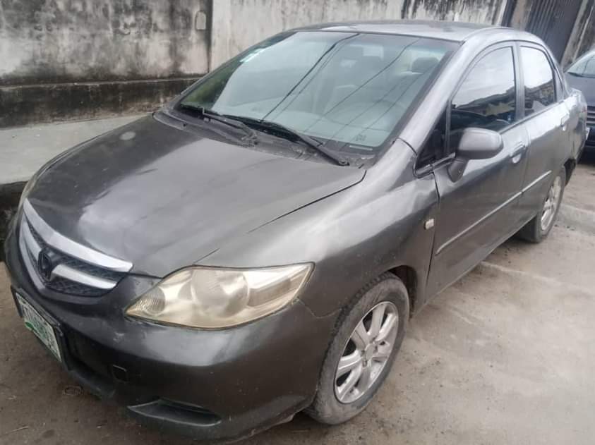 A picture of 2006 Honda City in very good condition sound engine gear