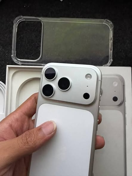 A picture of iPhone 17 PRO 256GB ACTIVE ESIM