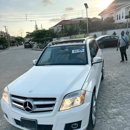 A picture of GLK350 2010 VERY CLEAN PRICE 17 5M slightly negotiable STILL