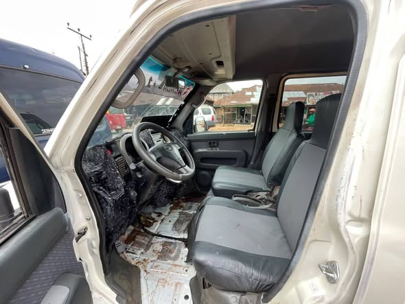 A picture of Hijet mini bus