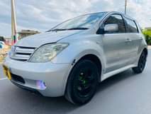 A picture of TOYOTA IST
