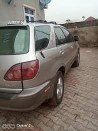 A picture of Lexus RX300 2004 model with untampered engine and gear AC