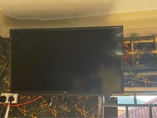 A picture of 40inch tv at 700 000 two months used