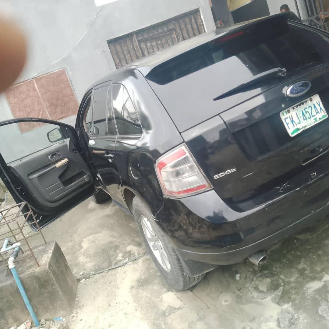 A picture of 2010 Ford edge