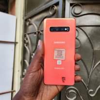 A picture of Samsung S10 Gb 128 ram 8 Call 0655695769 face i