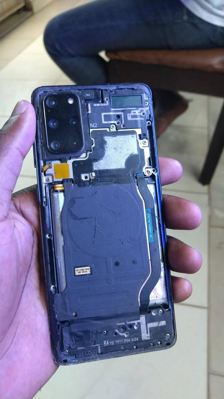 A picture of SAMSUNG S20 BOARD