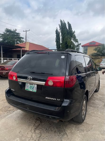 A picture of 2009 NIGERIAN USED TOYOTA SIENNA 6 000 000 07015156032 07073606260