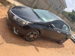 A picture of Toyota corolla 2015 model for Sale Engine top gasket change