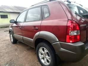 A picture of NEATLY USED 2009 HYUNDAI TUCSON First body First 4 plugs