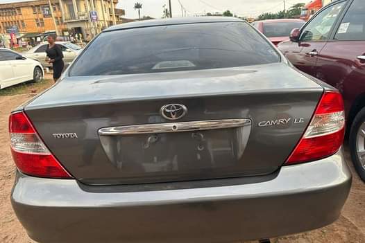 A picture of 2004 Toyota Camry LE