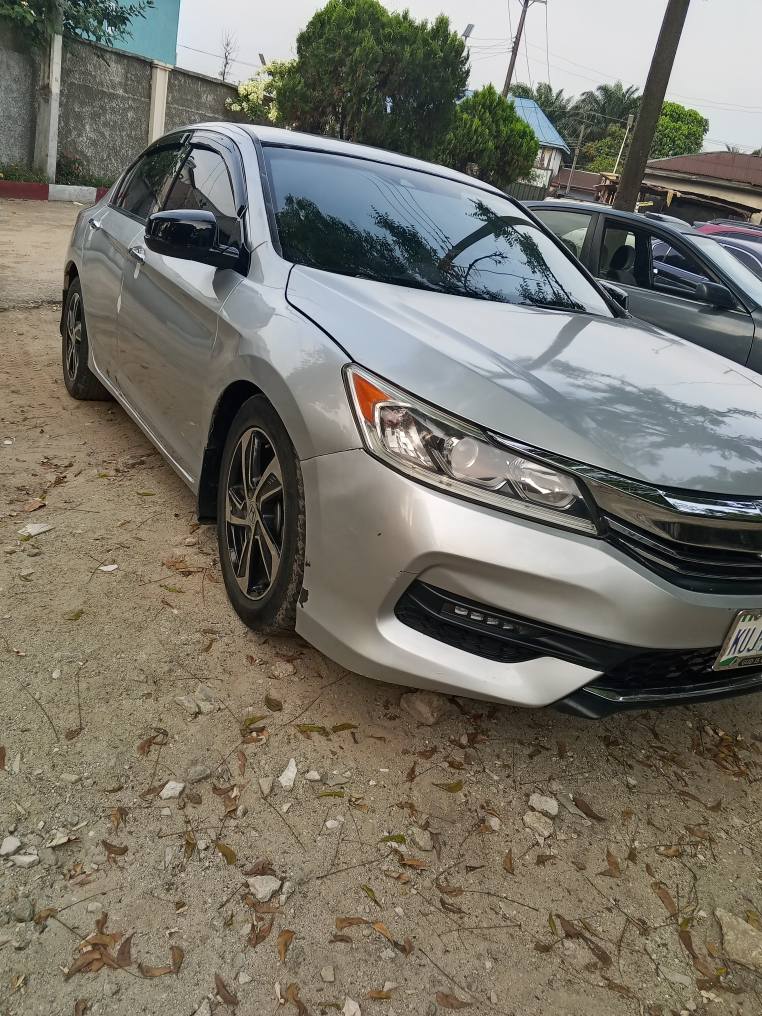 A picture of VERY SHARP BUY AND DRIVE 2015 HONDA ACCORD CLEAN IN