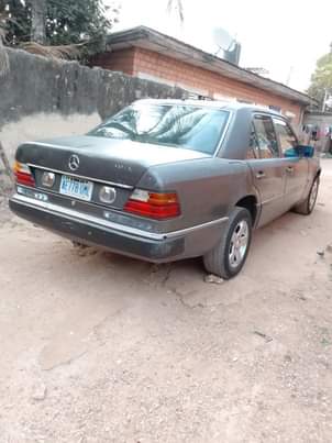A picture of Vboot E200 Mercedes Benz