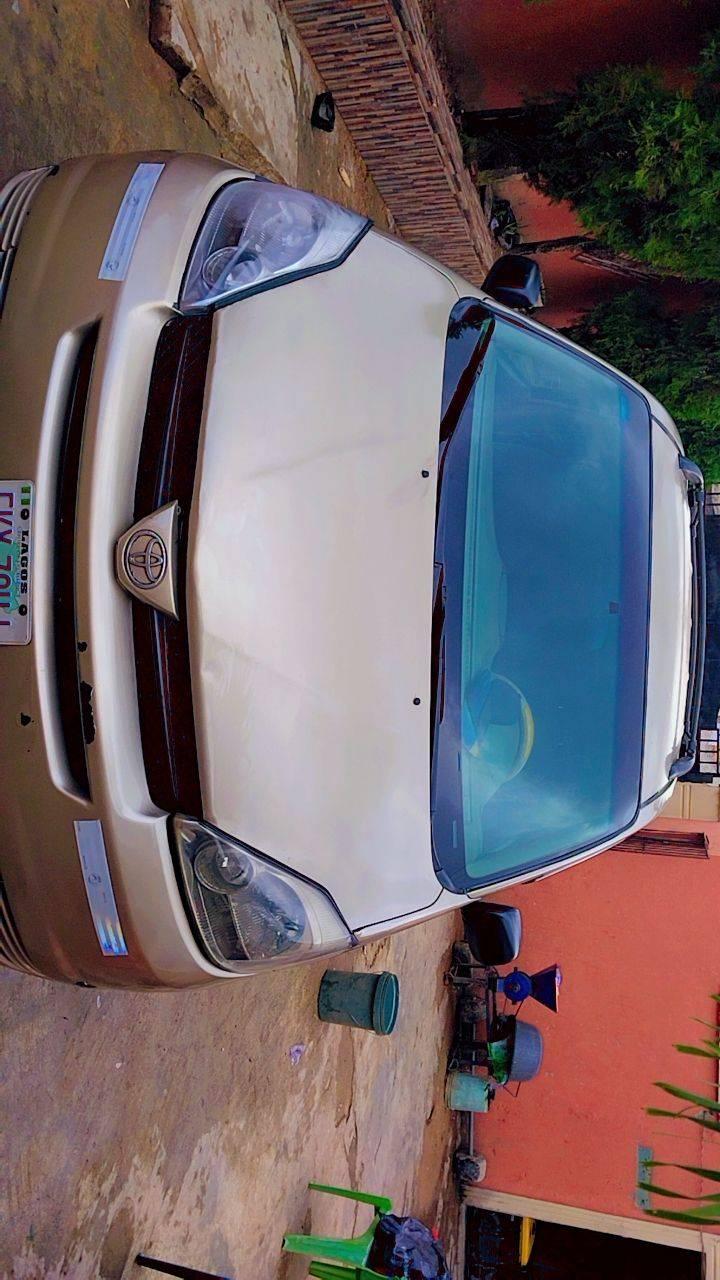 A picture of TOYOTA SIENNA