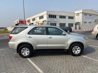 A picture of Toyota fortuner 2006 gcc watsapp 0551513562