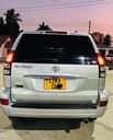 A picture of Prado land cruiser 2014 2005