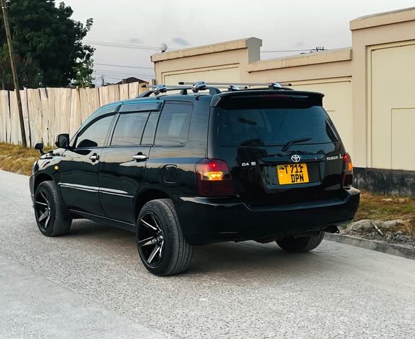 A picture of TOYOTA KLUGER 0672210608