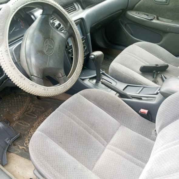 A picture of Toyota Camry 4plug