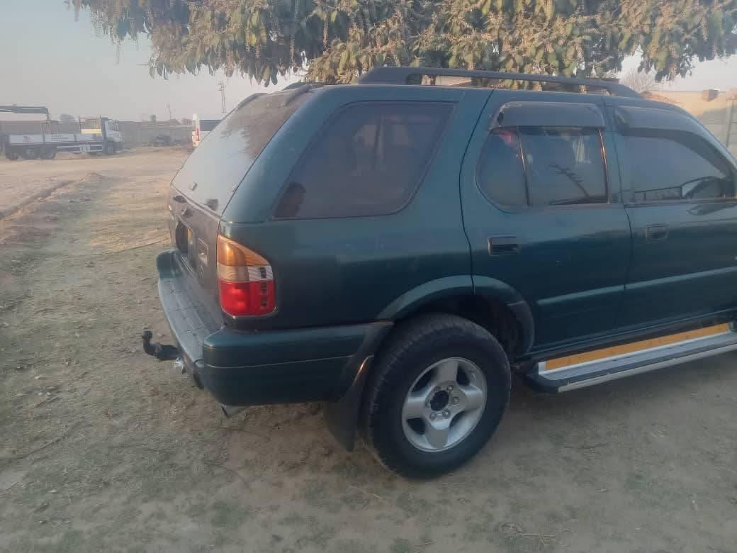 A picture of 2012 Isuzu wizzard