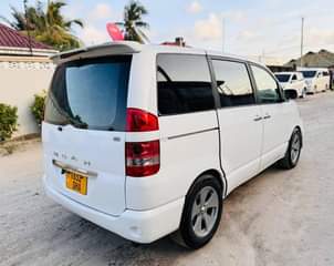 A picture of TOYOTA NOAH NEW SHAPE