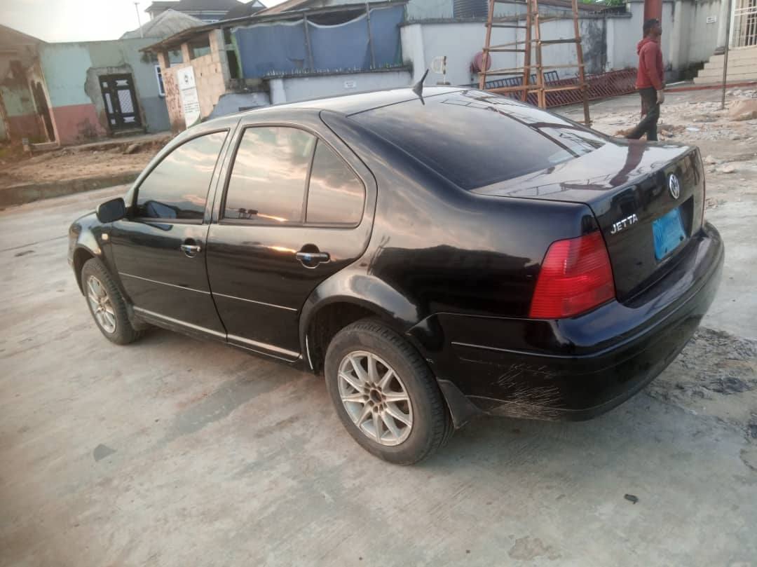 A picture of Volkswagen Jetta 08 model