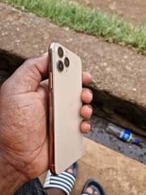 A picture of iphone 11 pro gb 64 clean