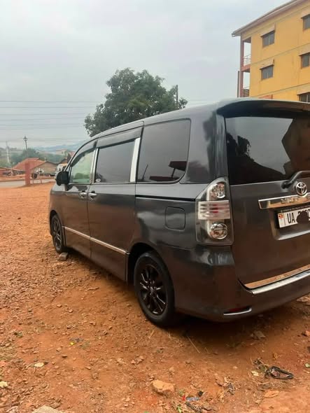 A picture of Toyota Noah 28m money needed