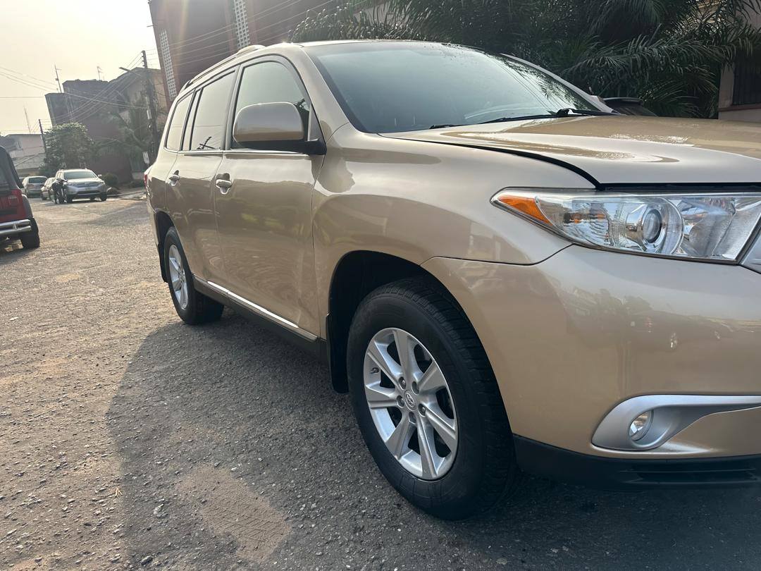 A picture of Foreign used 2012 Highlander