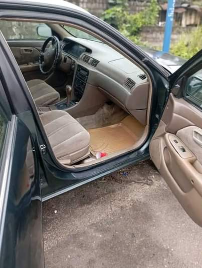 A picture of Toyota Camry drop light Selling for 1 7m Settle 100k