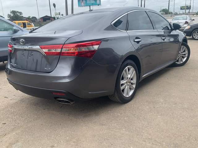 A picture of 2015 AVALON XLE toks