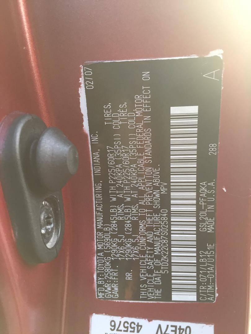 A picture of Toyota Sienna 07