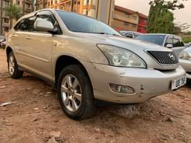 A picture of Toyota Harrier Model 2005 Engine 2 4cc Price 35M 0709788048